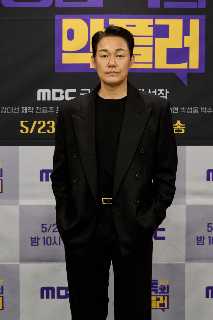 Director Park Sungwoong and Woo Jiwon are good at acting. They're unnecessarily handsome