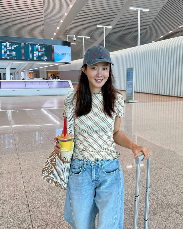 Divorce Lee Si-young left Korea..Luxury Airport Fashion Complete with Luxury Goods
