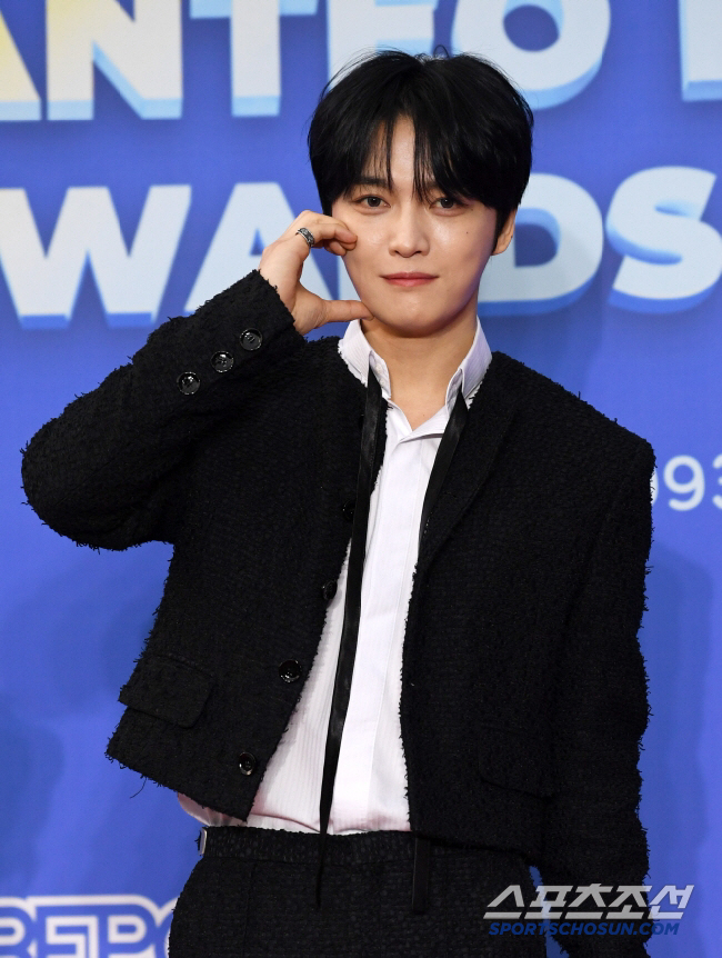 Fellow celebrity protests after presenting 6 billion houses to Kim Jae-joong's adoptive parents 