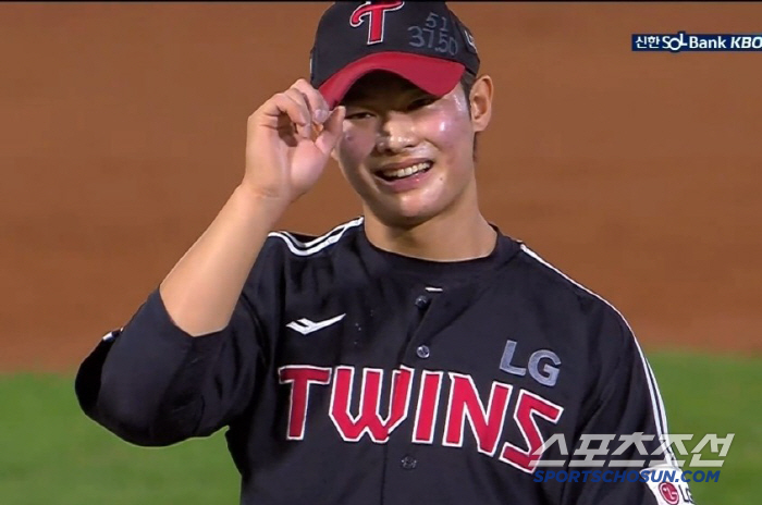 A high school graduate won a ground ball of 155km in 13 pitches to the top of the hit list in a crisis of first and second bases. I used to walk a lot, but I liked it very much. 