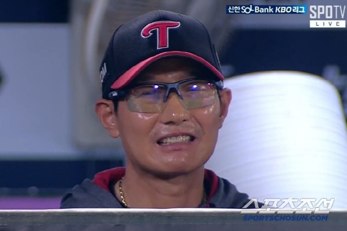 A high school graduate won a ground ball of 155km in 13 pitches to the top of the hit list in a crisis of first and second bases. I used to walk a lot, but I liked it very much. 