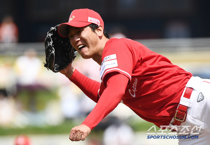 His first home run was a come-from-behind grand slam…Doosan, Kim Kwang-hyun, caught QSSG in the eighth inning of the promise and escaped five consecutive losses 