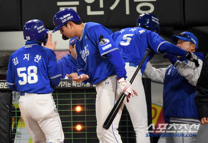 How long has it been? Director Park Jin-man's big smile, Kim Ji-chan, seems to be effective. 
