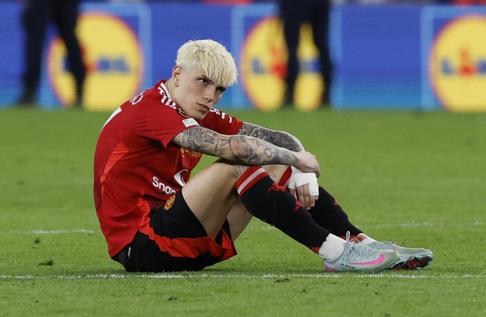 I only played 20 minutes in the final! Manchester United's internal division exploded, Garnacho's anger exploded → Coach Amorim shot