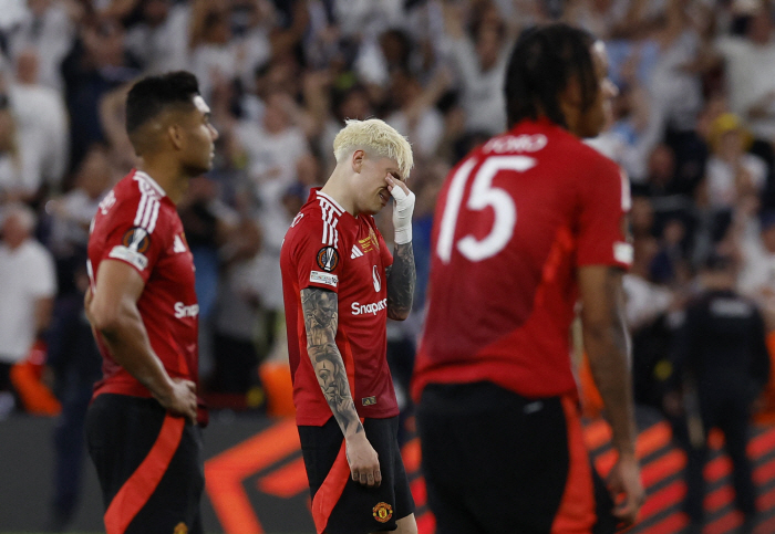 I only played 20 minutes in the final! Manchester United's internal division exploded, Garnacho's anger exploded → Coach Amorim shot