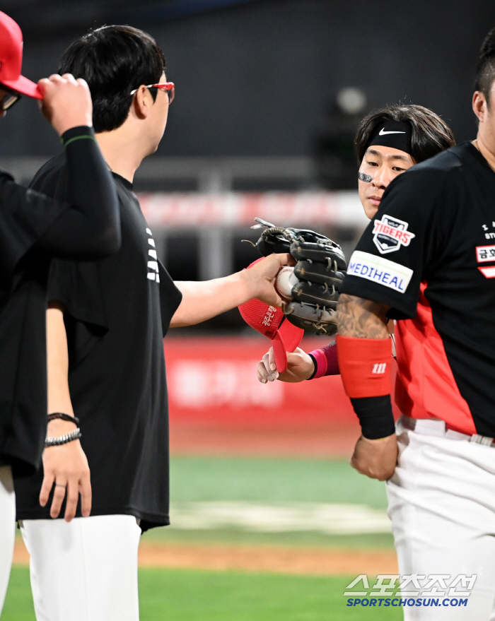 It's because of your mistake? Yang Hyun-jong, a big pitcher, is rather my fault. The reason why the fielders are wrapped up is because