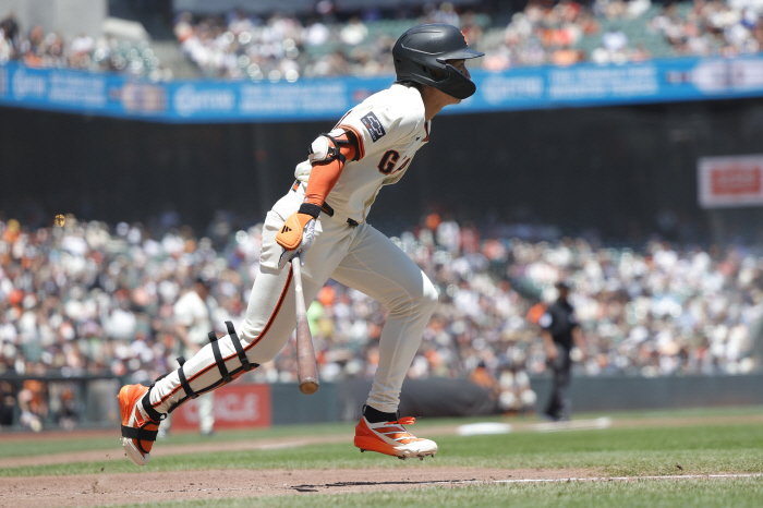 It's not a Gold Glove dream! CF Bodhisattva No. 1 Lee Jung-hoo doubles  2 walks  3 on base and accurate home throw