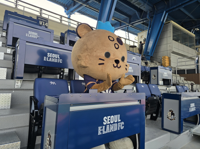 It's not a movie theater, it's a soccer field Seoul E-Land Launching Premium Components Table Fan Experience Innovation!