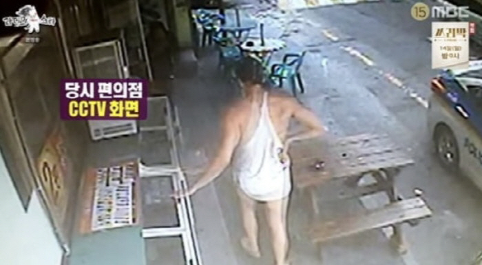 Julien Kang summons drunken underwear for dark history and cleans convenience stores in that condition