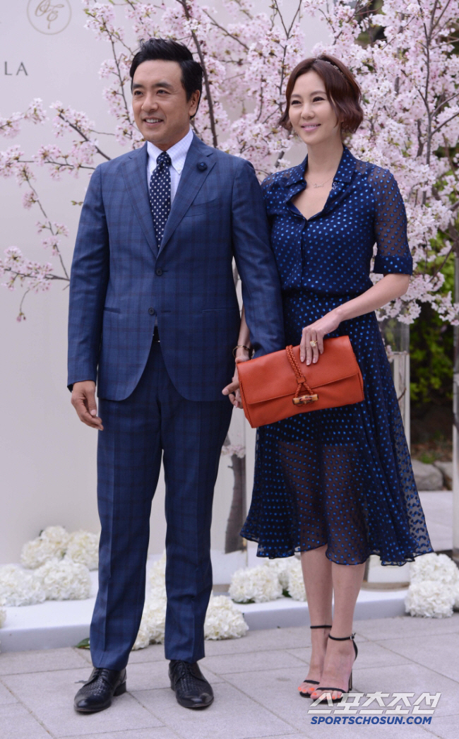 Kim Nam-joo ♥ Kim Seung-woo unveils country house in Samseong-dong with 80 pyeong garden Italian gate presented by her husband