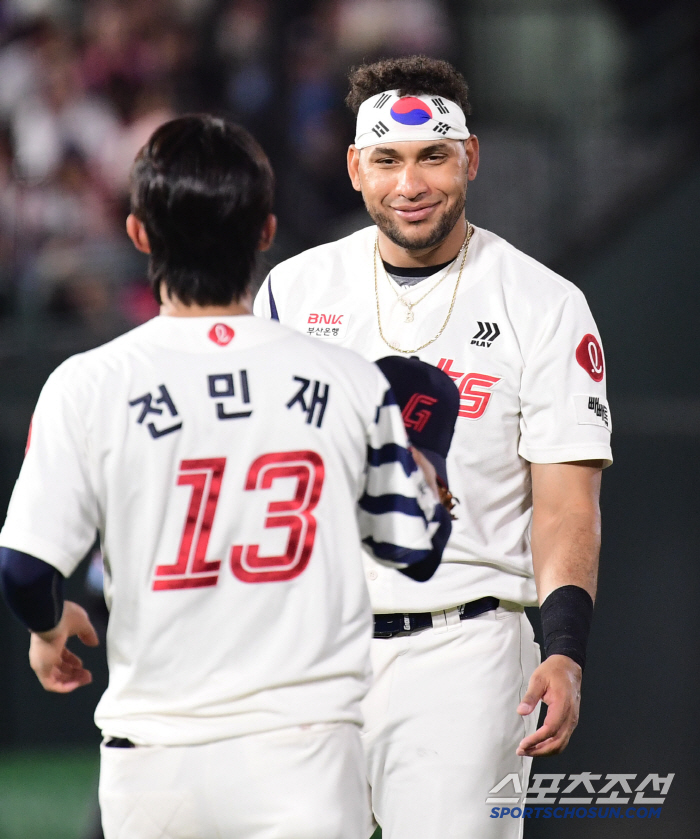 Korean Foreigners, who loved Taegeukgi with proud Taegeukgi, are marching to No. 1 this year (Busan site)
