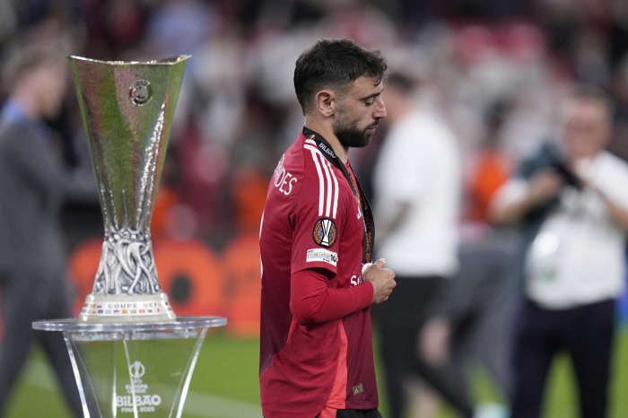 Manchester United's humiliating defeat, Manchester United's Pungbi Baksan, captain Bruno  manager Amorim, would be great if he left the bombshell remarks at the same time