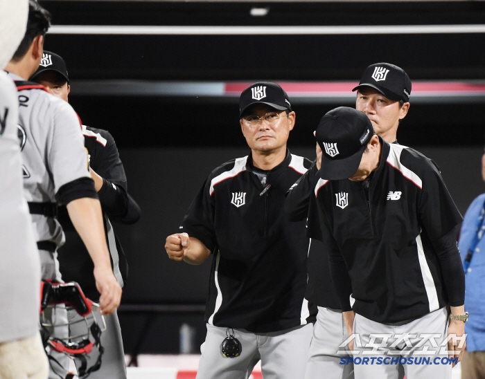 The masters and coaches who bowed to the rebelled player were also surprised What's the reason?