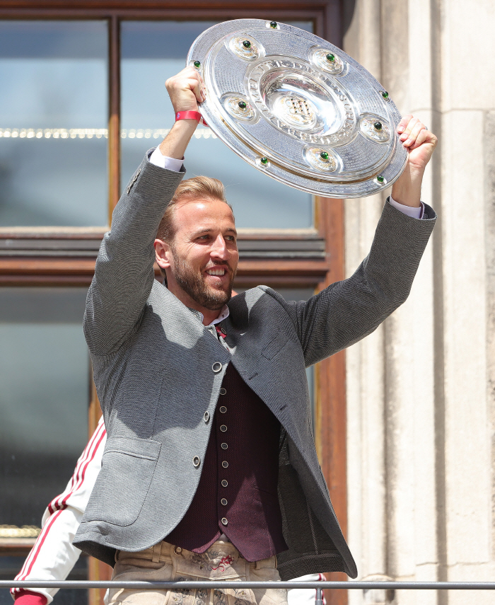  Harry Kane's first win of the best season → First career player of the year award