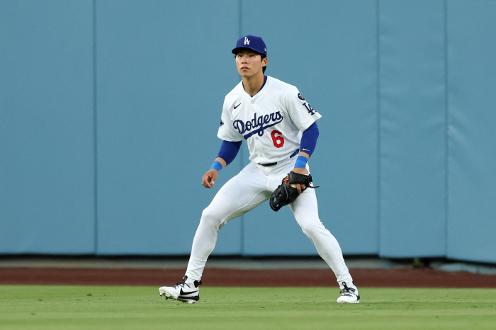 The right-hander even took away a hit, so why did he take it out? Kim Hye-sung appointed second baseman Uta Rojas, excluding starting against ARI 2891 billion ace