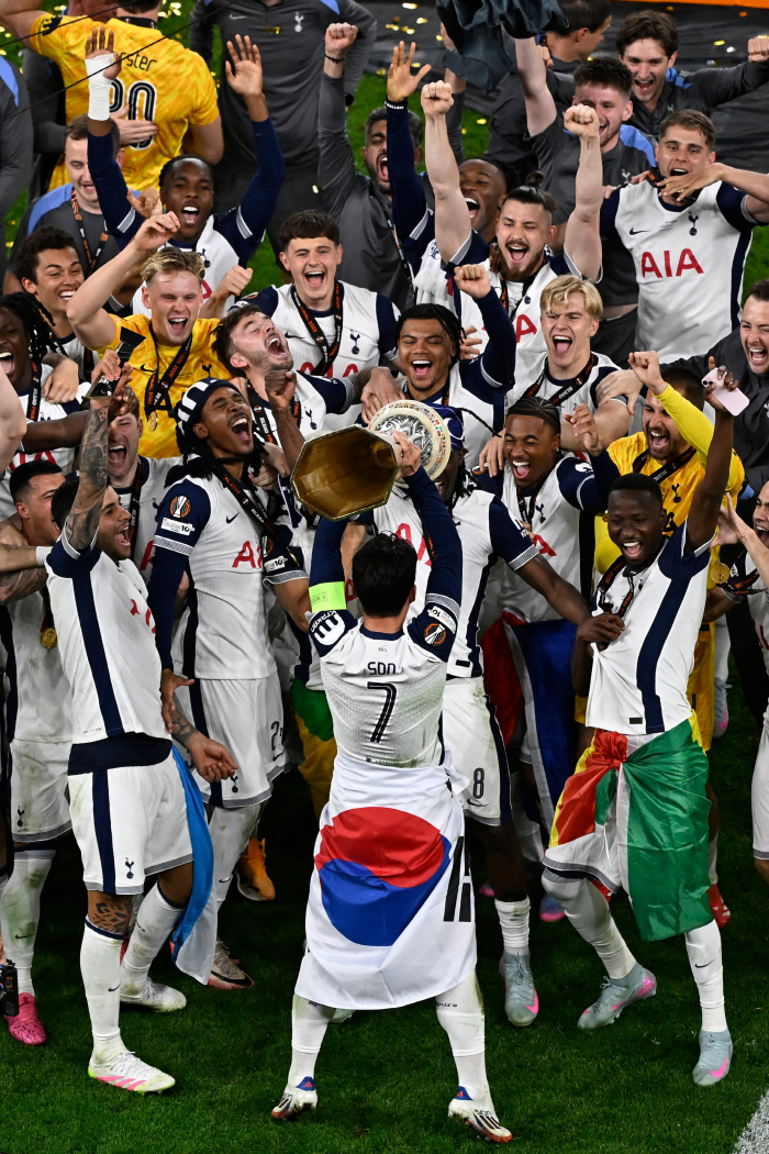 Say whatever you want to say today! I'm a legend, Son Heung-min who shouted the happiest person, and I'm grateful for the Korean fans I didn't forget
