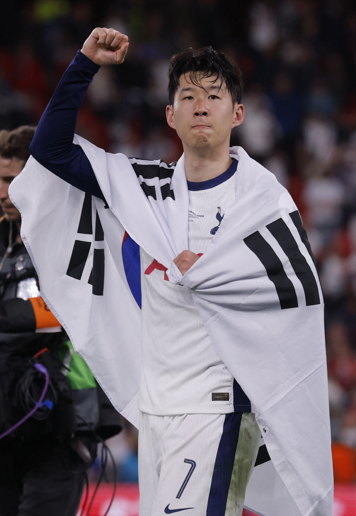 Say whatever you want to say today! I'm a legend, Son Heung-min who shouted the happiest person, and I'm grateful for the Korean fans I didn't forget