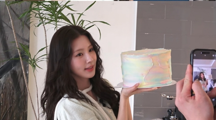 The scene where she fights with Yuqi..(G)I-DLE Mi-yeon introduces her new MV and MC is also embarrassed by the real sound (Ong-Style)