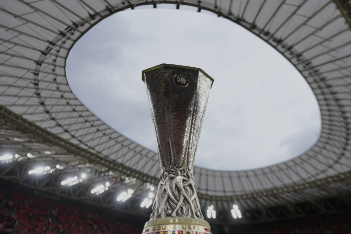 Second half replacement Son Heung-min finally filled out the last puzzle! Johnson's winning goal Tottenham wins 10 Europa League victory over Manchester United  SON's first career trophy! 