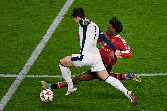 Second half replacement Son Heung-min finally filled out the last puzzle! Johnson's winning goal Tottenham wins 10 Europa League victory over Manchester United  SON's first career trophy! 