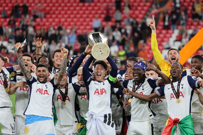 Son Heung-min wins his first career championship, completing a flawless career with no sense in the debate over Son Cha-bak as the best player in Korean history GOAT