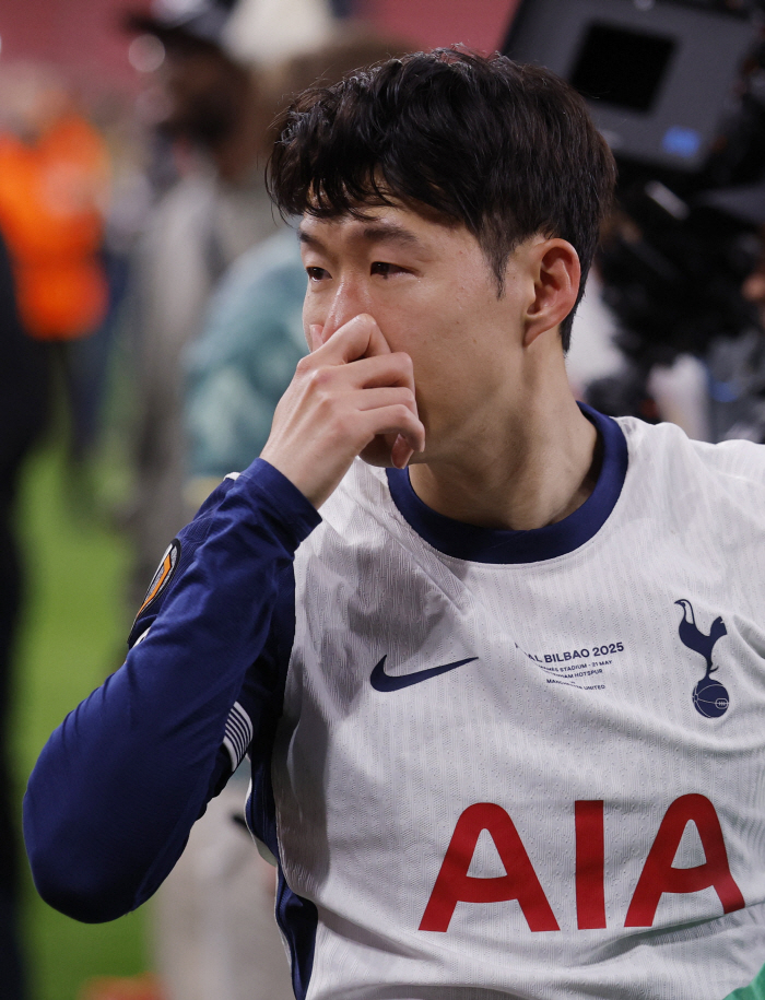 Today, the tears and joy of the happiest man, Son Heung-min. There were many difficult times this season, but we're always together