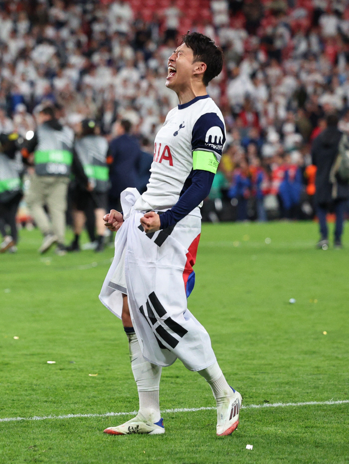 Today, the tears and joy of the happiest man, Son Heung-min. There were many difficult times this season, but we're always together