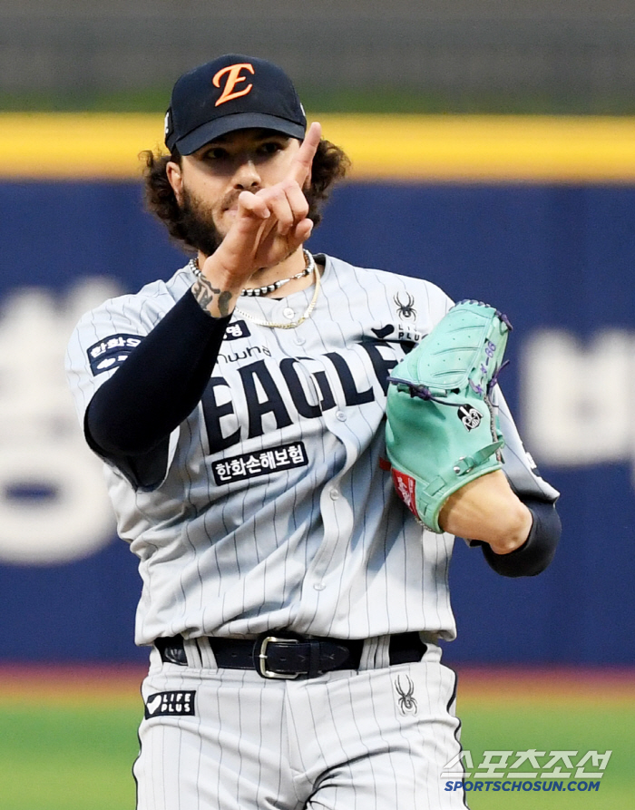 Until the second inning, Ponce lost 47 pitches and allowed two runs. Ponce was also a person.