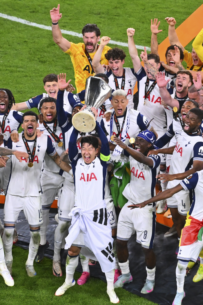 Vacation Kane also congratulated Tottenham on winning, and as a result, the same season as his best friend Son Heung-min → first summit joy...The purity is different, but the smile of Tal Tottenham is embarrassed