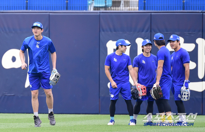 Captain Koo Ja-wook and the kids are so cute? Exciting Lapak Outfield Fungo Classroom with Captain 