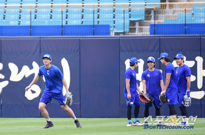 Captain Koo Ja-wook and the kids are so cute? Exciting Lapak Outfield Fungo Classroom with Captain