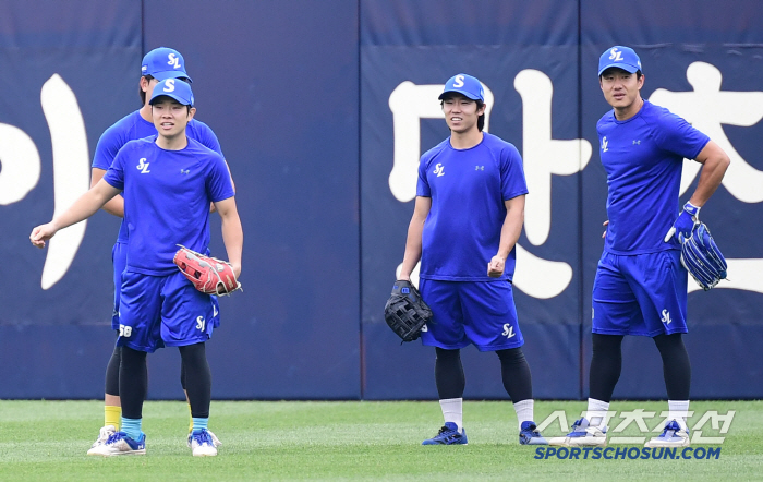 Captain Koo Ja-wook and the kids are so cute? Exciting Lapak Outfield Fungo Classroom with Captain