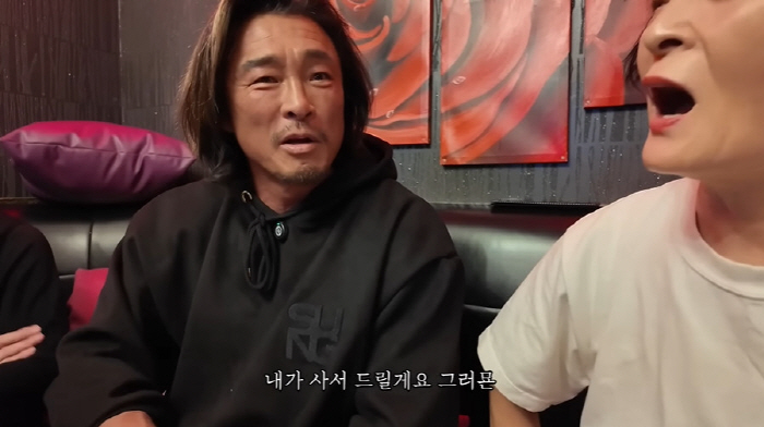 Choo Sung-hoon Promises 200 Million Necklace Gift, Working in a Bar for Family (Holmes) 