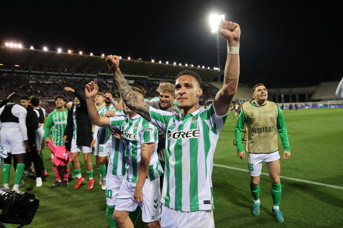 Firebird → Cocktail → Eagle → Tottenham's chicken bird is the trend...Betis with a new color on the emblem