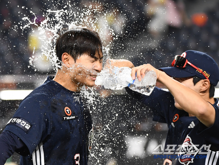 The first professional home run is Lim Jong-sung, the main star of the Grand Slam movie, and the ninth batter and third baseman! Except for Yang Eui-ji