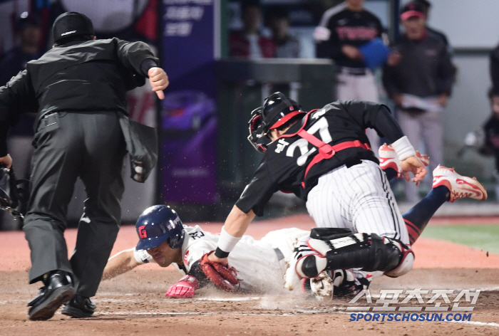 From first to second on a fly to center field. If you don't try no peer alive in Junwoo