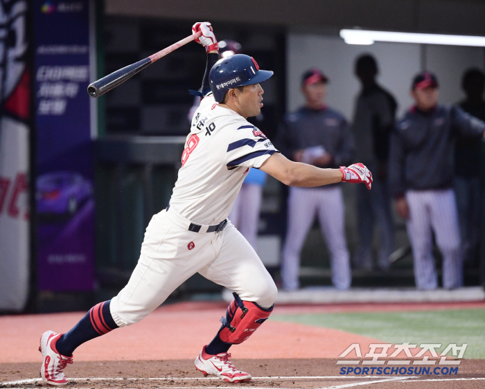 From first to second on a fly to center field. If you don't try no peer alive in Junwoo