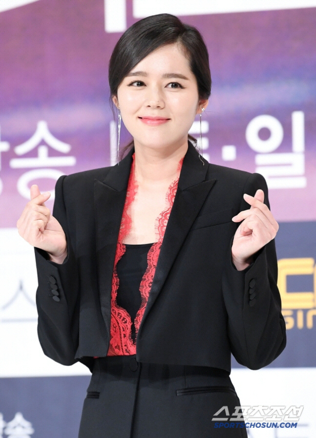 Han Ga-in, I'm afraid I won't be able to leave the company because I don't have money to transfer 20 million won to a staff