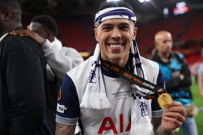 I sincerely apologize. Europa League, which turned into a neighborhood tournament, bowed to UEFA's failure to pay Son Heung-min's medal