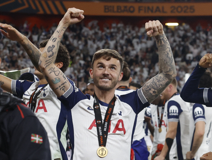 I sincerely apologize. Europa League, which turned into a neighborhood tournament, bowed to UEFA's failure to pay Son Heung-min's medal