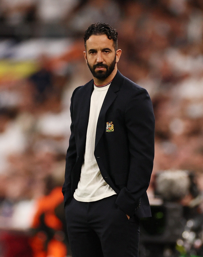 Is it time to shoot inside? Why do some Manchester United players insist on a three-back? discontent with the Amorim tactics