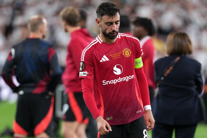 Is it time to shoot inside? Why do some Manchester United players insist on a three-back? discontent with the Amorim tactics