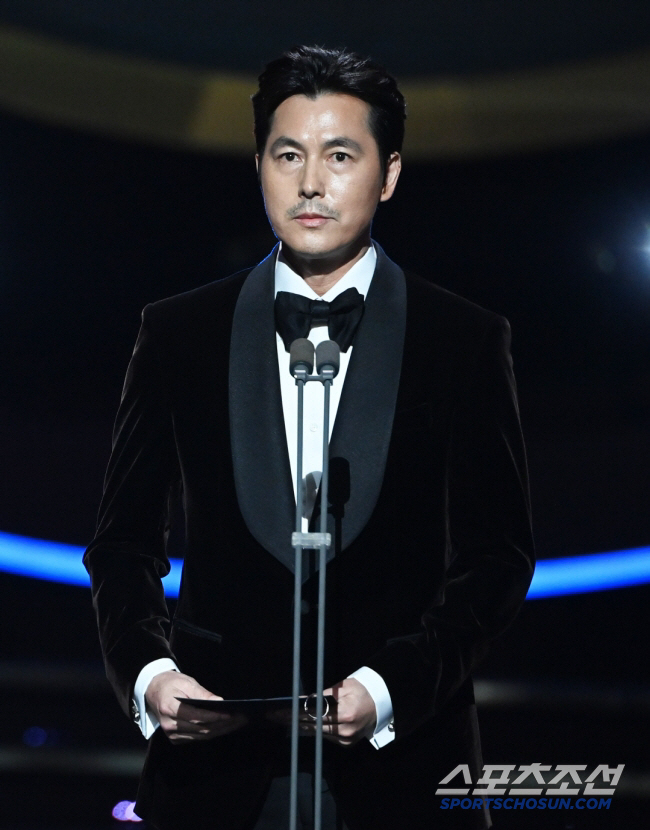 Disney Unveils 2024 Lineup, Declines Comment on Jung Woosung’s Personal Life