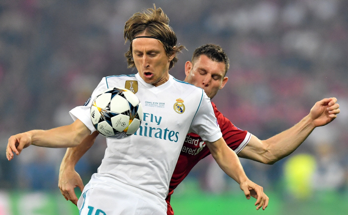 Modric, a six-time soccer teacher who won the Ballon d'Or  UCL, will leave Real Madrid for the first time in 13 years. Failed to re-sign → Breaking up after the Club World Cup 