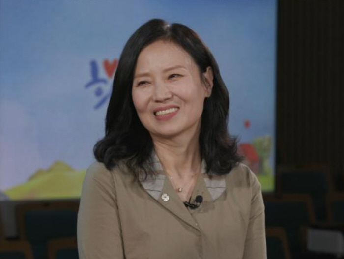 The official ceremony was Oh Min-ae and Oh Ae-soon, the real version. Take care of your livelihood from childhood (Hope TV)