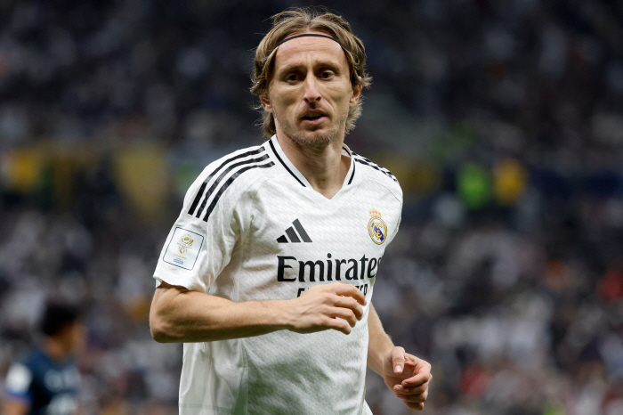  Goodbye Legend Ballon d'Or, the best midfielder of the 21st century, will forever be in our memory