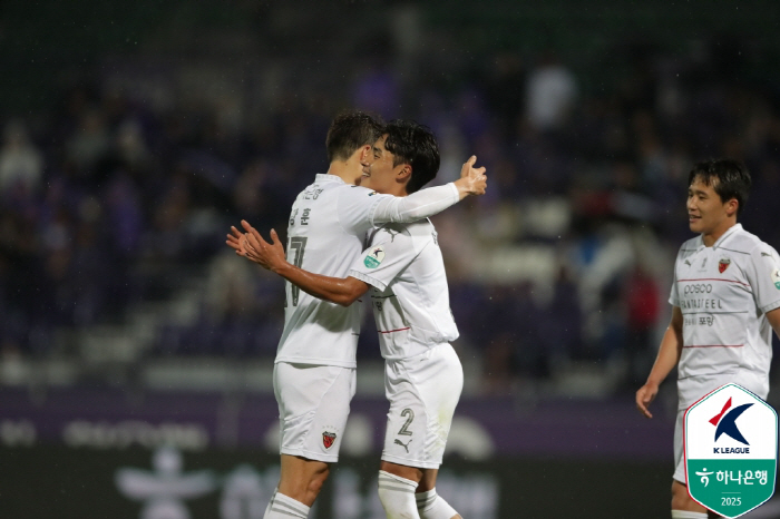  I pierced it with penetration, not height!Eo Jung-won Kim In-sung scored consecutive goals, Pohang won 20 games against Anyang → jumped to fifth place in the league