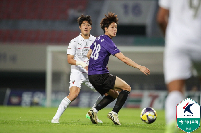  I pierced it with penetration, not height!Eo Jung-won Kim In-sung scored consecutive goals, Pohang won 20 games against Anyang → jumped to fifth place in the league