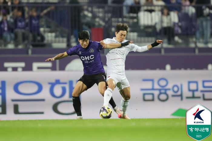  I pierced it with penetration, not height!Eo Jung-won Kim In-sung scored consecutive goals, Pohang won 20 games against Anyang → jumped to fifth place in the league