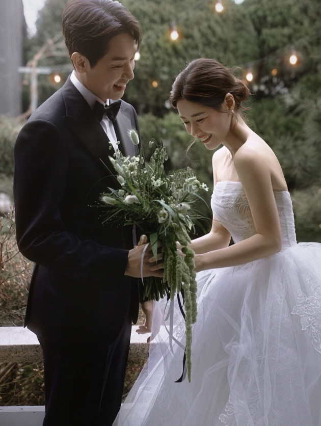 Park Hana and Kim Tae-sool Share Wedding Pictorials Ahead of June Ceremony
